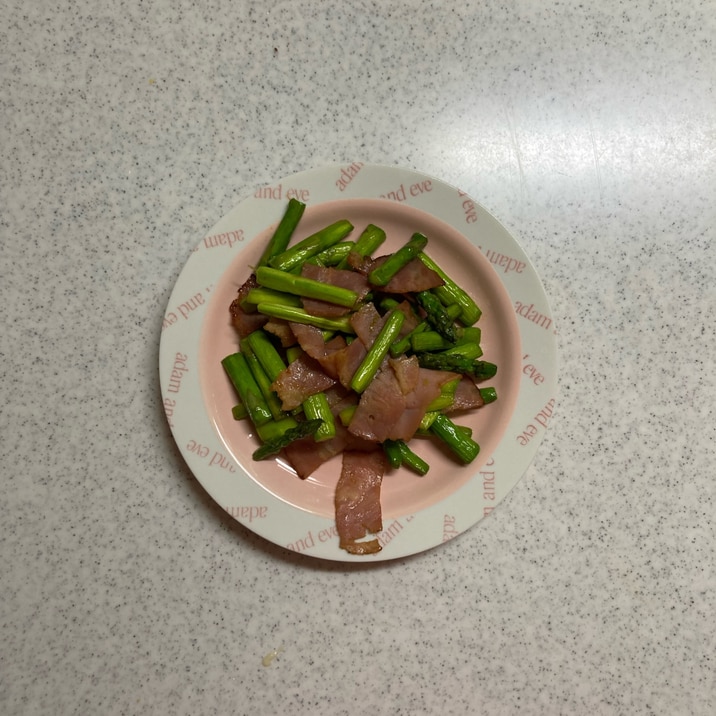 キャンプ飯!アスパラとベーコン炒め